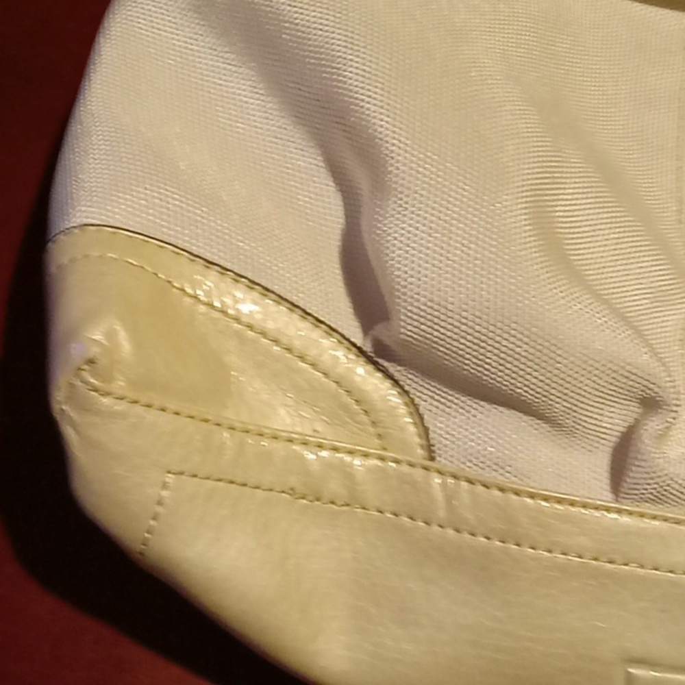 ❤NWT - Cream color purse with Cosmetic Case - Picture 12 of 14